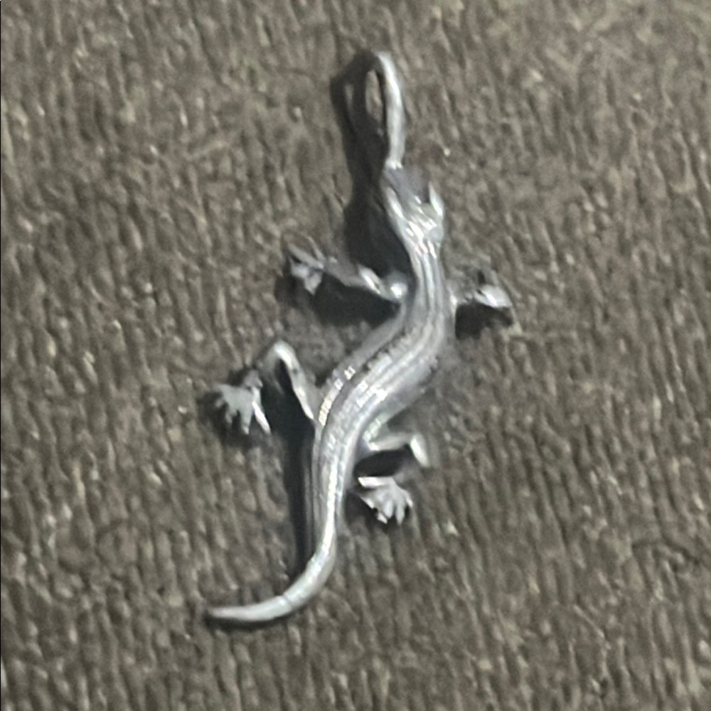 .925 Sterling real solid Silver Fine Jewelry Lizard Pendant